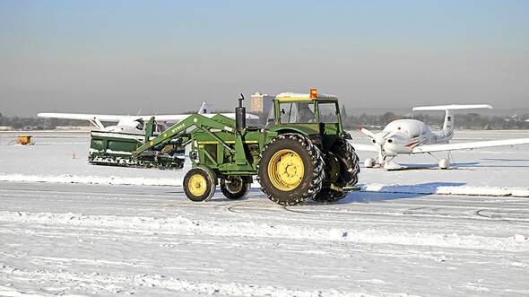Flugleiter auf dem Verkehrslandeplatz aerokurier